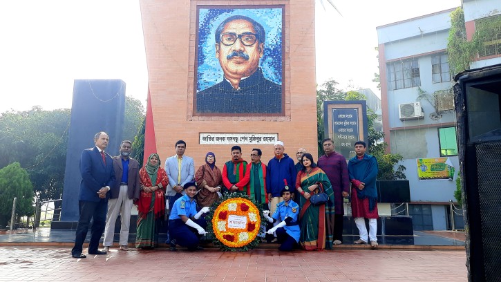 ভিক্টোরিয়া কলেজে যথাযোগ্য মর্যাদায় মহান বিজয় দিবস পালিত