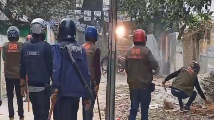 কুমিল্লায় পুলিশ-বিএনপি সংঘর্ষ, আহত ১২