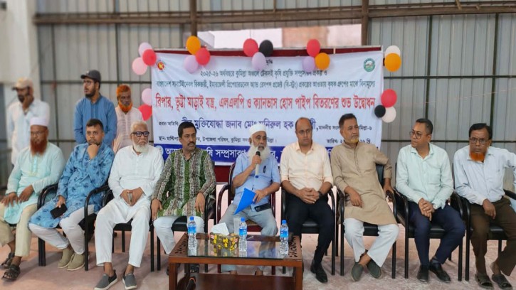 কুমিল্লা সদর দক্ষিণে  কৃষকদের মাঝে আধুনিক কৃষিযন্ত্র বিতরণ