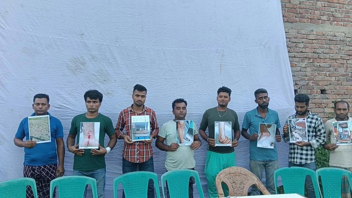 চৌদ্দগ্রামে ১০ লাখ টাকা চাঁদা দাবি ও বাড়ি নির্মাণে বাধার অভিযোগে সংবাদ সম্মেলন 