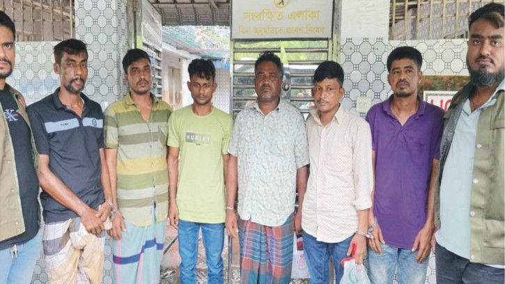 বরুড়ায় চলন্ত পিকআপে ডাকাতি: আন্তঃজেলা ডাকাত দলের সর্দারসহ ৬ দুর্ধর্ষ ডাকাত গ্রেপ্তার