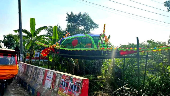 নির্বাচনী প্রচারনায় নৌকার প্রতীক তৈরি করায় ১০হাজার টাকা জরিমানা