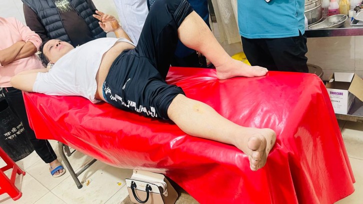 কুমিল্লায় এটিএম বুথের সামনে প্রবাসীকে কুপিয়ে টাকা ও স্বর্ণালঙ্কার ছিনতাই