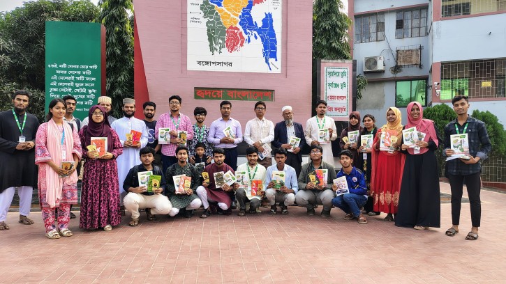 ক্যাম্পাস বার্তার আয়োজনে ভিক্টোরিয়া কলেজে রবীন্দ্র–নজরুল স্মরণোৎসবের পুরস্কার বিতরণ