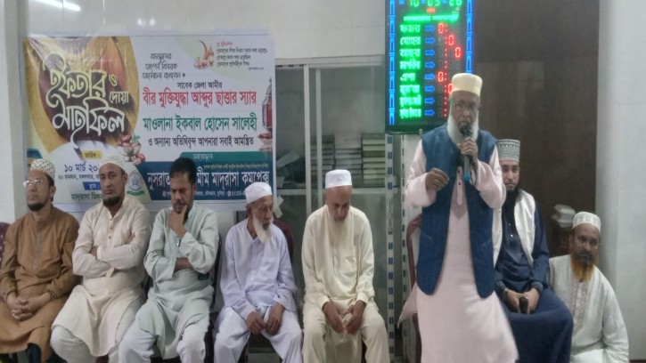 চৌদ্দগ্রামে নুসরাত জাহান মীম মাদ্রাসায় কবরবাসীদের মাগফেরাত কামনায় দোয়া ও ইফতার