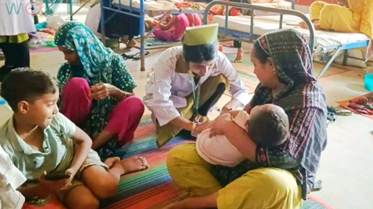 ব্রাহ্মণবাড়িয়ায় হামের ভয়াবহ থাবা জায়গা না থাকায় মেঝেতে পড়ে কাতরাচ্ছে ৭৭ শিশু 