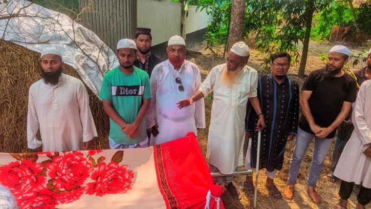 চাঁদপুর জেলা বলপেন সমিতির সাবেক সভাপতি রফিকুল ইসলামের জানাজা সম্পন্ন