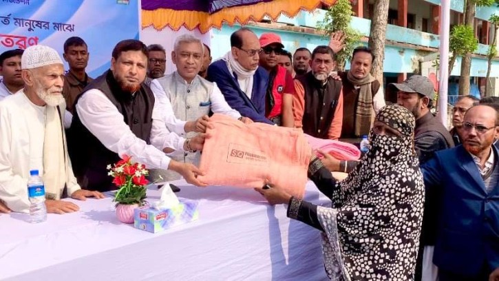 বরুড়ায় এমপি শামীমের কম্বল বিতরণ