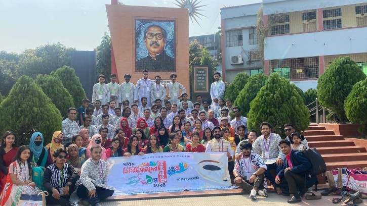 স্মৃতি রোমন্থন, আড্ডা, গান-নৃত্য অভিনয়ে ভিসিটির পুনর্মিলন 