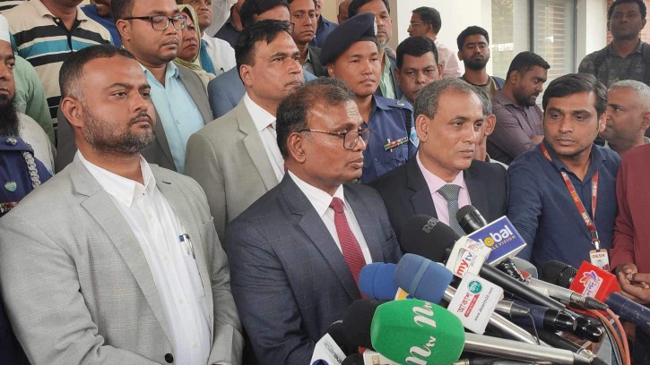 কুসিক উপ-নির্বাচনে মতবিনিময় সভায় ইসি আনিছুর রহমান