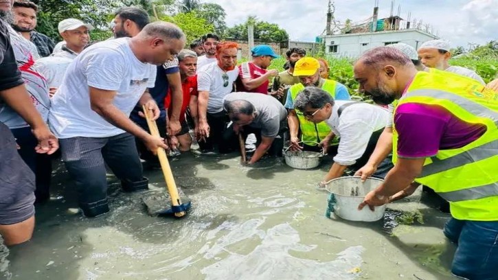 কুমিল্লায় জলাবদ্ধতা নিরসনে বিএনপি ও বিবেক-এর ব্যতিক্রমী উদ্যোগ