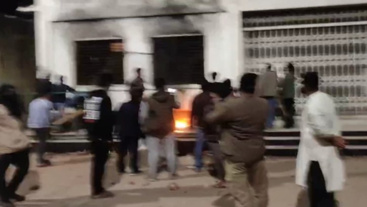 কুমিল্লায় বাহারের বাড়ি ও আওয়ামী লীগ কার্যালয় ভাঙচুর-অগ্নিসংযোগ