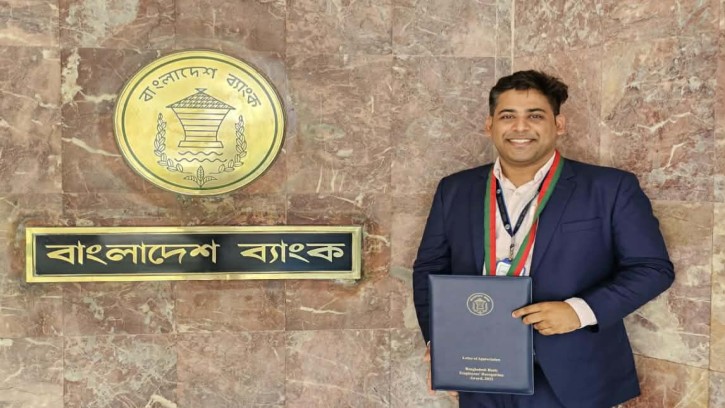 বাংলাদেশ ব্যাংকের মর্যাদাপূর্ণ স্বীকৃতি পেলেন কুমিল্লার সন্তান আব্দুর রহমান ফয়সাল