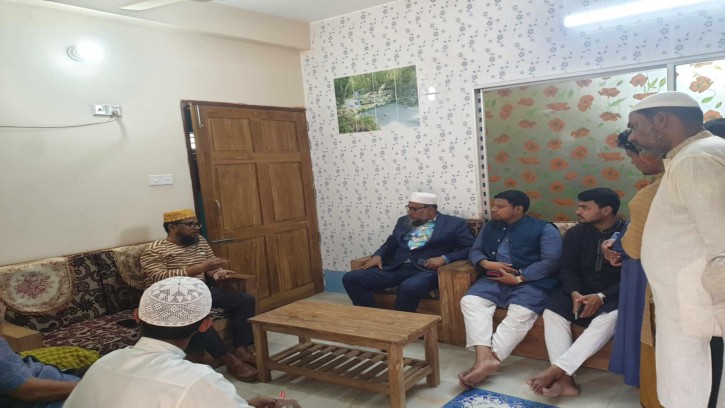 কুমিল্লায় নিহত যুবদল নেতা তৌহিদুল ইসলামের পরিবারের সাথে  কুমিল্লা মহানগর জামায়াতের সাক্ষাৎ