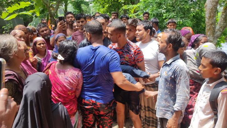 ব্রাহ্মণপাড়ায় বাঁশের সাঁকো পার হতে গিয়ে খালে পড়ে নিখোঁজ শিশুর মরদেহ উদ্ধার