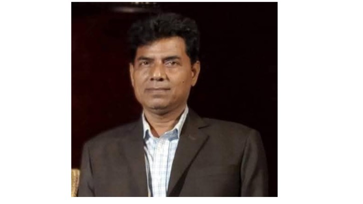 দাউদকান্দিতে রিকশা চালকের মেয়েকে নির্বাচনী পরীক্ষায় অংশ নিতে দেননি অধ্যক্ষ     ' তোমার বোনকে ফ্রি পড়াতে ঠেকছে কেউ?'     কুমিল্লা প্রতিনিধি  কলেজের বেতন পরিশোধ করতে না পারায় রিকশা চালকের মেয়েকে নির্বাচ