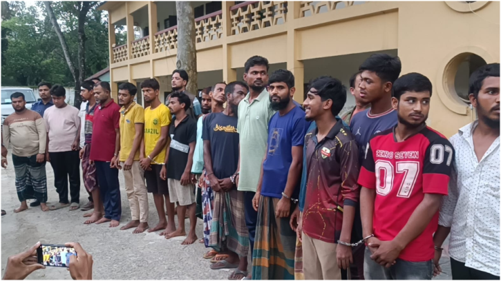 কুমিল্লায় পুলিশের ওপর হামলা-গাড়ি ভাঙচুরের ঘটনায় আটক ১৯