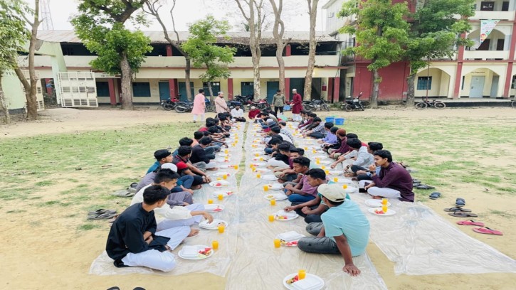 কালিকাপুর ইউনিয়ন ব্লাড ব্যাংকের উদ্যোগে স্বেচ্ছাসেবীদের সম্মানে ইফতার মাহফিল অনুষ্ঠিত