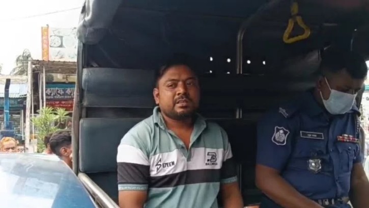 কুমিল্লায় ৬ষ্ঠ শ্রেণির তিন ছাত্রীকে ইভটিজিংয়ের দায়ে অটোচালকের কা/রাদ/ণ্ড