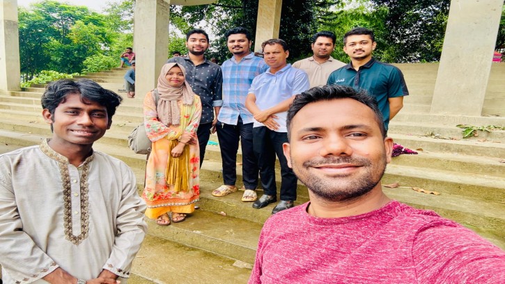 গোমতীর তীরে একদিন.