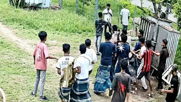 প্রকাশ্যে পল্লী বিদ্যুতের লাইনম্যানকে অপহরণ