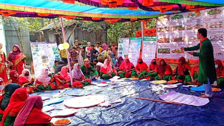সোন্দ্রমের স্কুলে কিষানিরা শিখেন পরিবেশবান্ধব চাষাবাদ