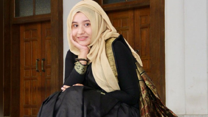  ঢাকসুর নেত্রীর বাড়িতে আগুন ও ককটেল বিস্ফোরণ 