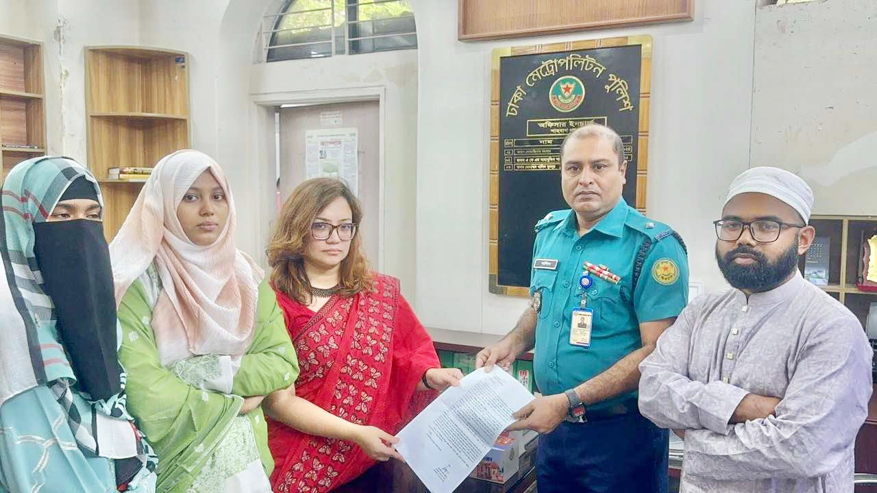 মামলা করলেন ঢাবি শিক্ষিকা মোনামী