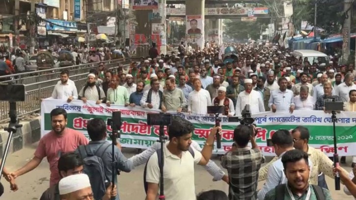 গণভোটসহ ৫ দাবিতে সরকারকে স্মারকলিপি দিতে  যমুনা অভিমুখে জামায়াতসহ ৮ দল