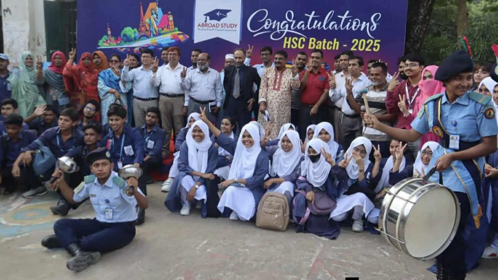 ফলাফলে তলানিতে কুমিল্লা বোর্ড, ভিক্টোরিয়া কলেজে সাফল্যের জোয়ার