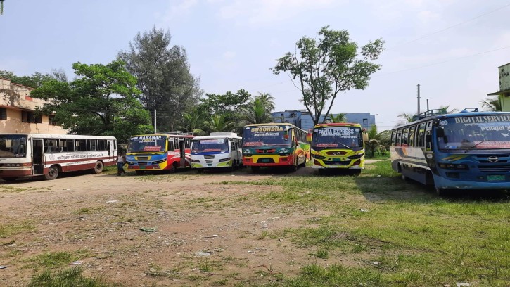 কুমিল্লা দেবিদ্বারে ভিক্টোরিয়া কলেজ বাসে হামলা, নগদ টাকা ও মোবাইল লুট 