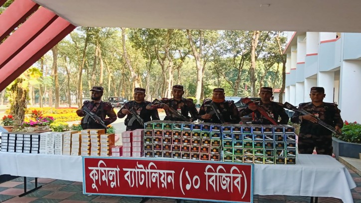 কুমিল্লায় বিজিবি’র অভিযানে দেড় কোটি টাকার অবৈধ মোবাইল ফোন ও ডিসপ্লে জব্দ