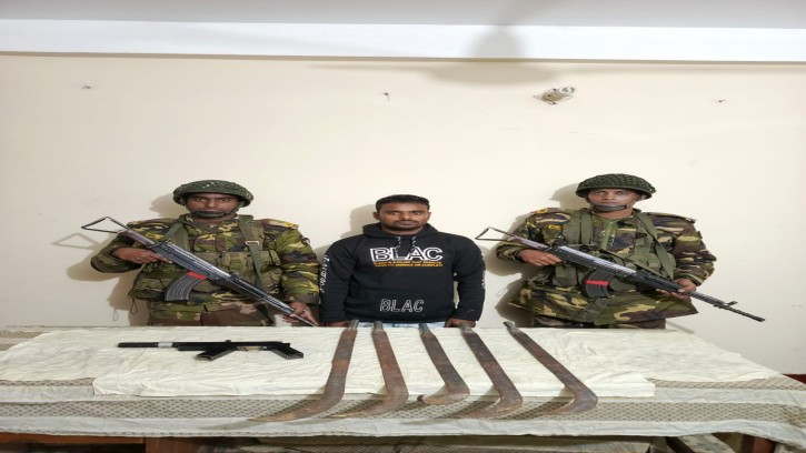 চৌদ্দগ্রামে ওয়ান শুটার ও রাম দাসহ যুবক গ্রেফতার