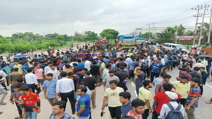 হাইকোর্টের রায়ে সন্তুষ্ট হলেও রাষ্ট্রীয় ঘোষণা চান কুমিল্লার শিক্ষার্থীরা