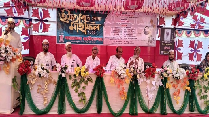 দেবিদ্বারের গঙ্গামন্ডল ফাউন্ডেশনের ইফতার মাহফিল 