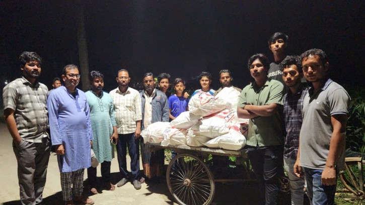 চান্দিনায় হারং সমাজকল্যাণ পরিষদের ইফতার সামগ্রী বিতরণ 