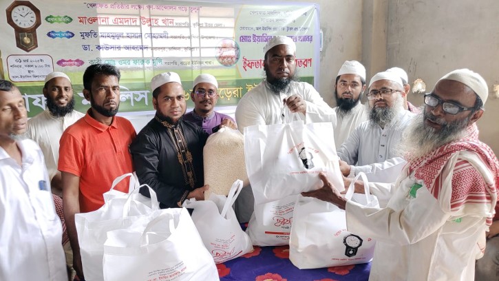 চান্দিনায় দুই শতাধিক পরিবারের মাঝে ইফতার সামগ্রী বিতরণ