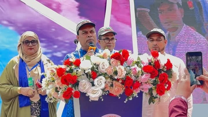 জুলাই আন্দোলনে হামলায় অভিযুক্ত ছাত্রলীগ নেতাকে নিয়ে ঢালুয়া হাইস্কুলের অনুষ্ঠানে নাঙ্গলকোট উপজেলার বহিষ্কৃত চেয়ারম্যান বাছির।। উপজেলাবাসীর ক্ষোভ  