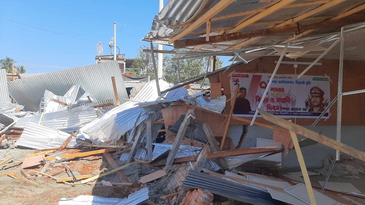 নিমসার বাজারে দুই শতাধিক অবৈধ স্থাপনা উচ্ছেদ