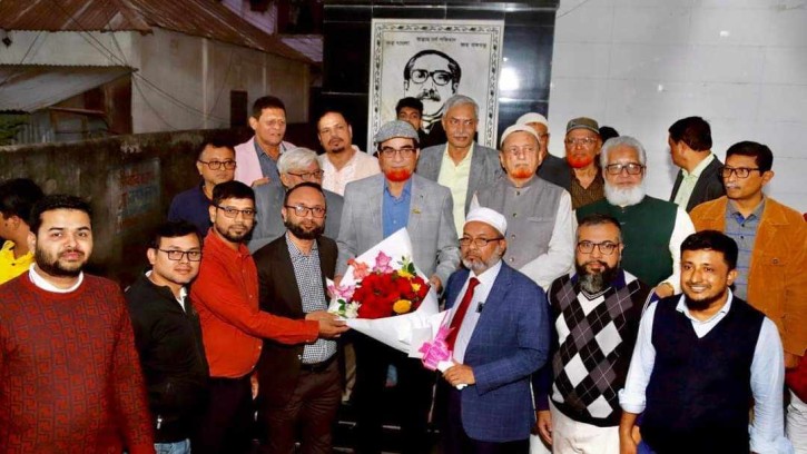 ফুলেল ভালোবাসায় সিক্ত কুমিল্লার বাহার 