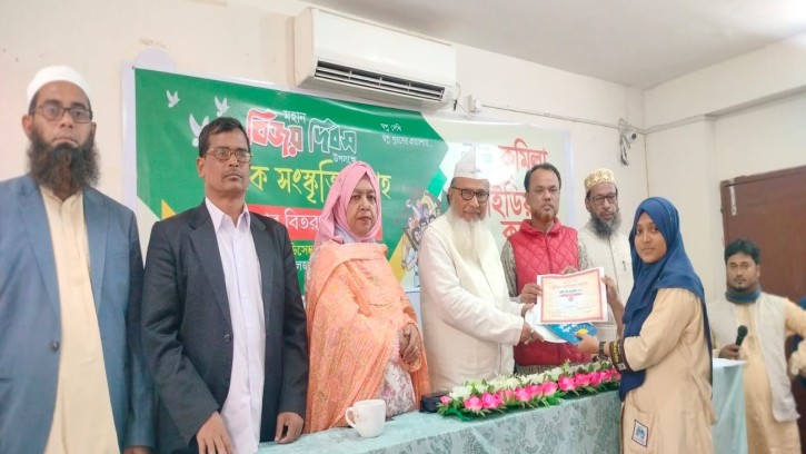 কুমিল্লা আইডিয়াল কলেজের বার্ষিক ক্রীড়া প্রতিযোগিতার পুরষ্কার বিতরণ