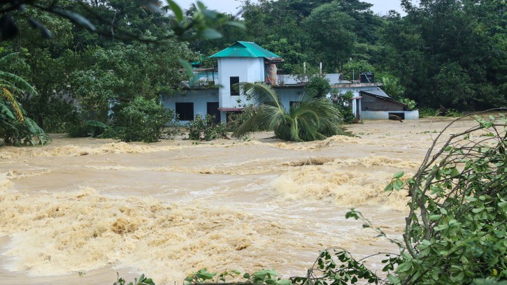 ভেঙ্গেই গেলো গোমতীর বাঁধ