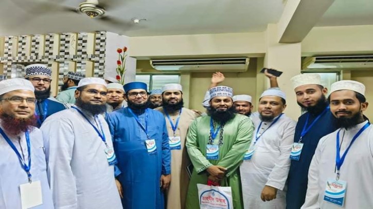 কুমিল্লায় ওলামা-মাশায়েখ সম্মেলনে আলেমদের মিলনমেলা