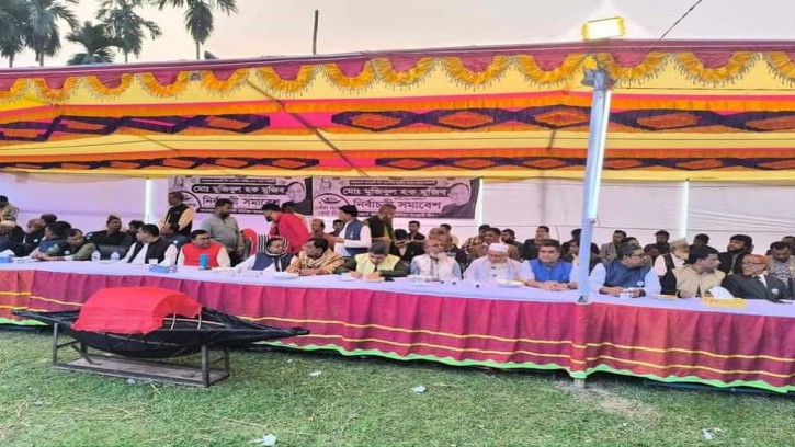 সাবেক রেলমন্ত্রীর উঠান বৈঠকে অংশগ্রহণের অভিযোগ।। যুগ্ম সচিবকে শোকজ 