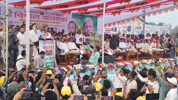 লাকসামে বিএনপির জনসভায় মির্জা ফখরুল- দ্রুত ভোটটা দেন, নির্বাচনটা দেন