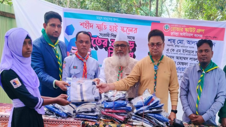 শহীদ স্মৃতি হাই স্কুলের সংগ্রামী শিক্ষার্থীদের মাঝে শীতবস্ত্র বিতরণ