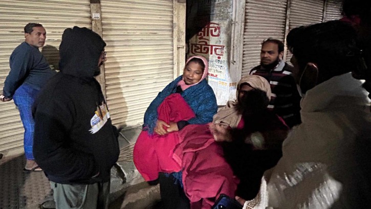 কুমিল্লায় গভীর রাতে ছিন্নমূল মানুষের মাঝে বৈষম্যবিরোধী ছাত্র আন্দোলনের কম্বল বিতরণ